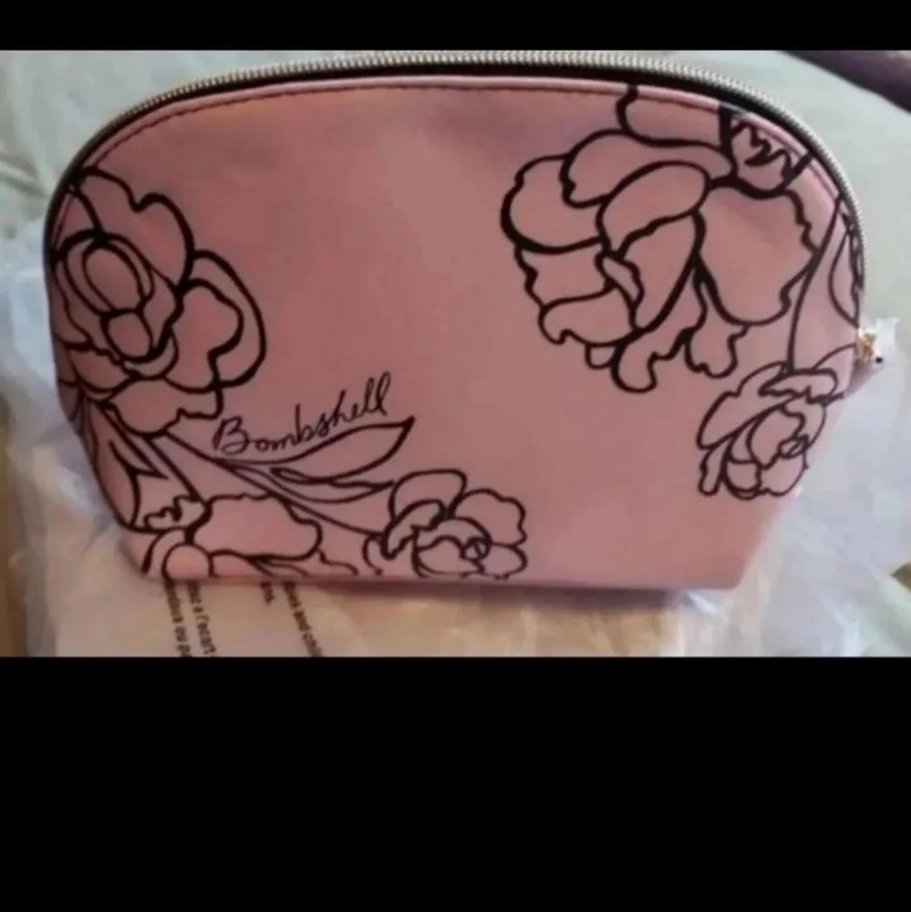 VICTORIA'S SECRET BOMBSHELL PEONY MAKEUP BEAUTY MAKEUP BAG PINK NWT 2021 RETIRED